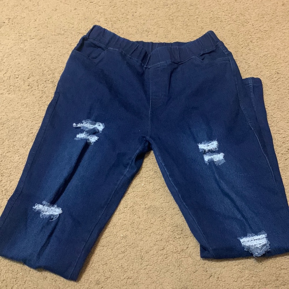 Lara Fashion jeans.